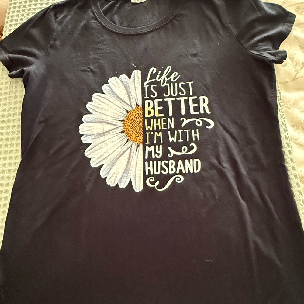 Fruit of the Loom Black Tee with Daisy Print